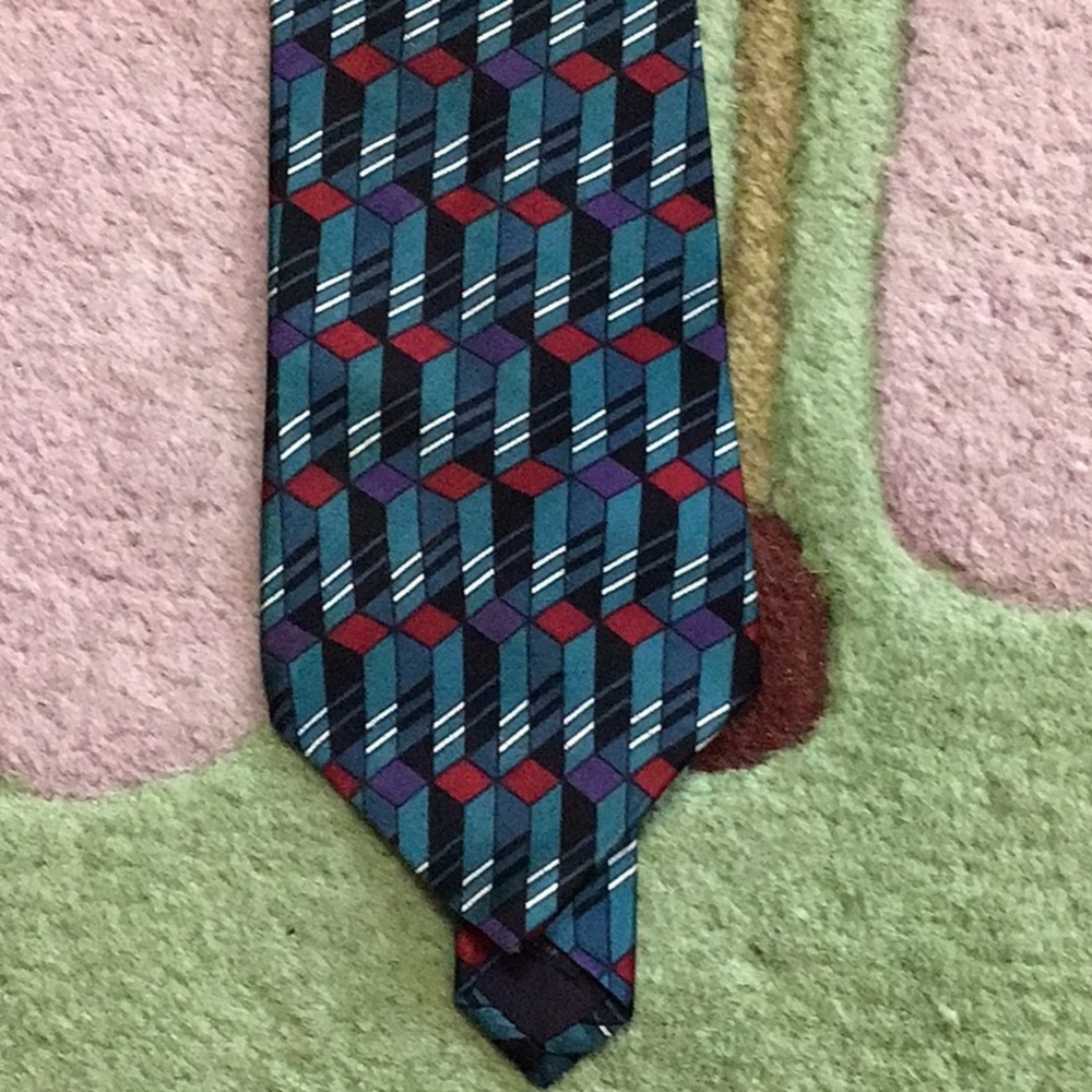 Halston III 100% silk tie